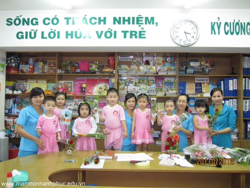 Hình ảnh họp mặt ngày Phụ nữ Việt Nam
